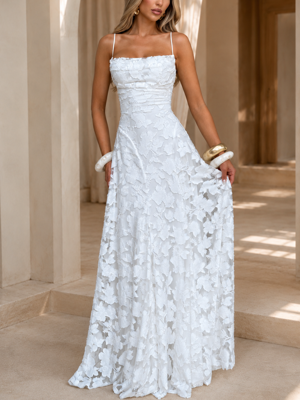 Robe longue en dentelle à encolure carrée et liens croisés au dos - Melania