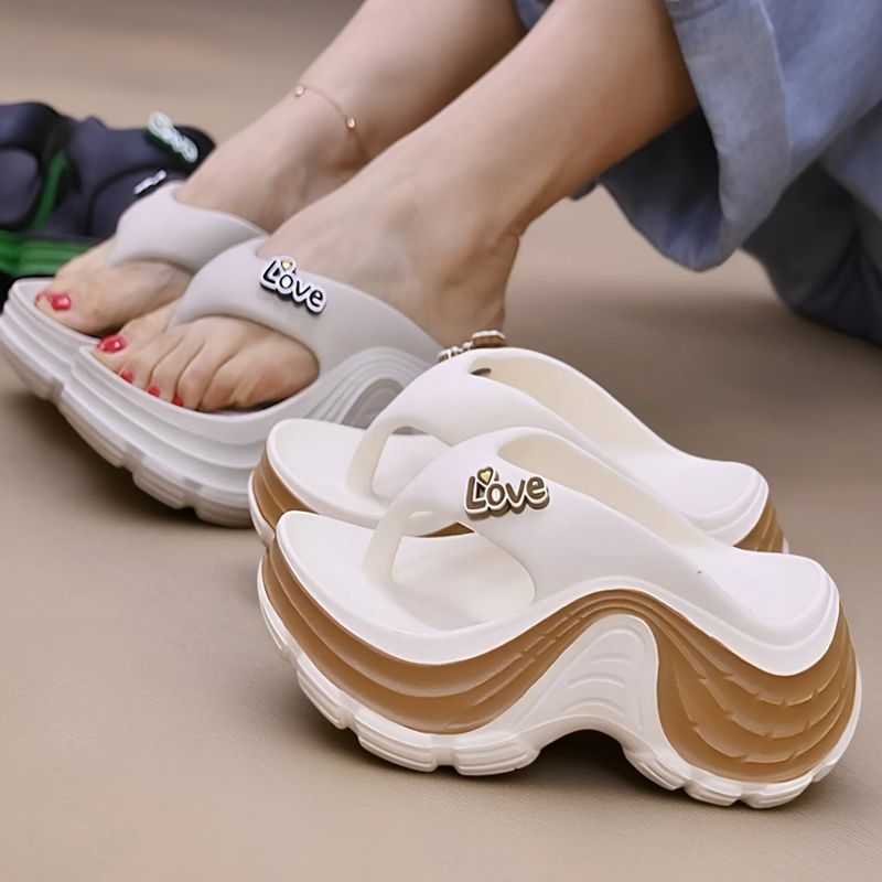 Tongs à plateforme Fiorelle Mavira Love Letter pour femmes – Sandales de plage à semelle épaisse antidérapante (US 4–8,5)