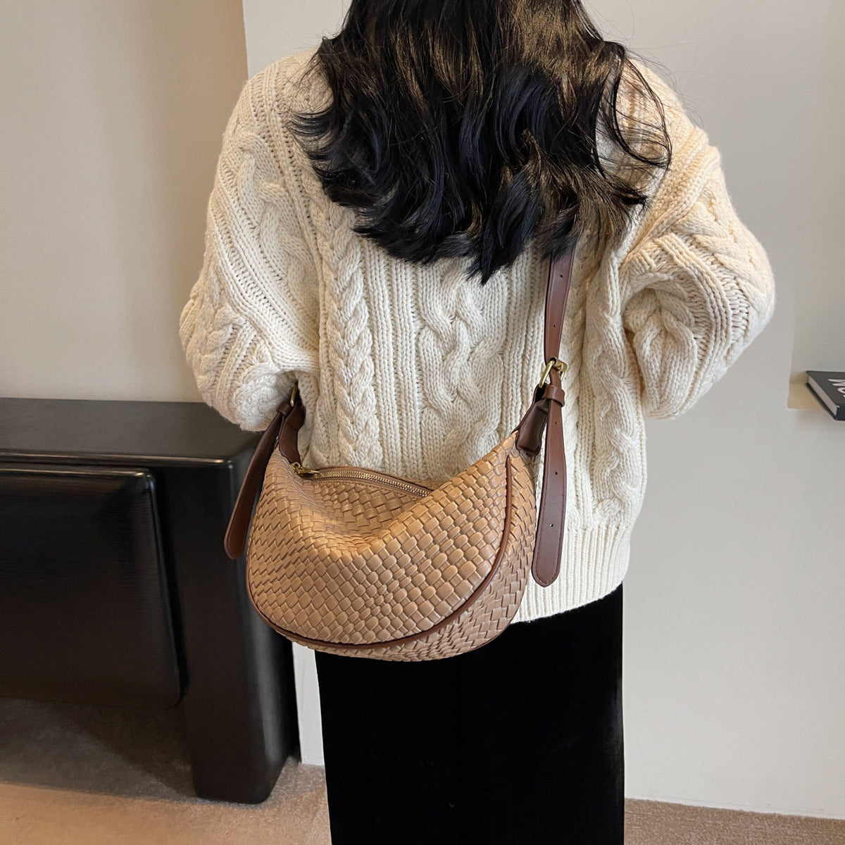 Fiorelle Damen Riviera Bias-Weave Crescent – Umwandelbare Schulter- zu Umhängetasche in französisch inspirierter Narbung