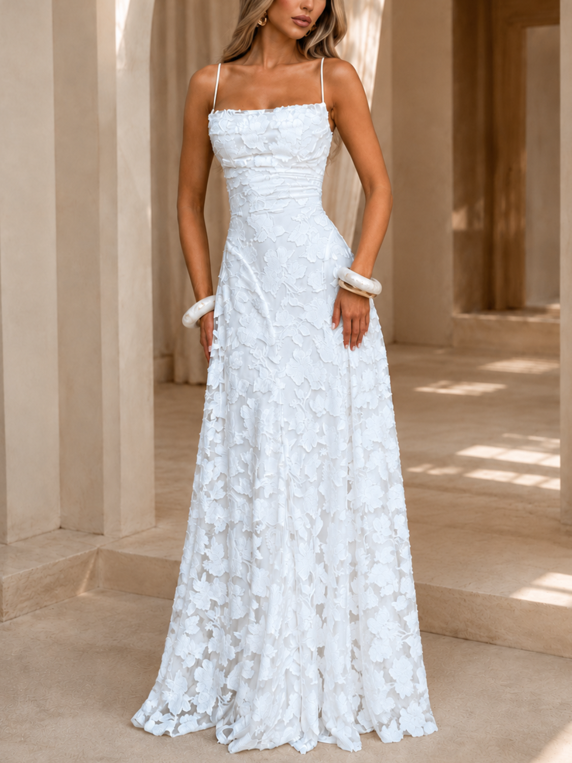 Robe longue en dentelle à encolure carrée et liens croisés au dos - Melania