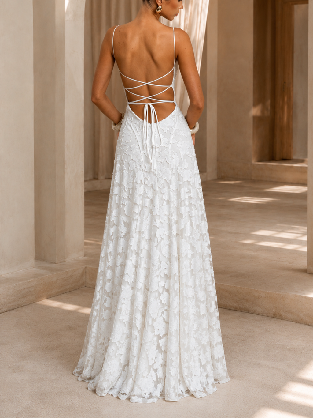 Robe longue en dentelle à encolure carrée et liens croisés au dos - Melania