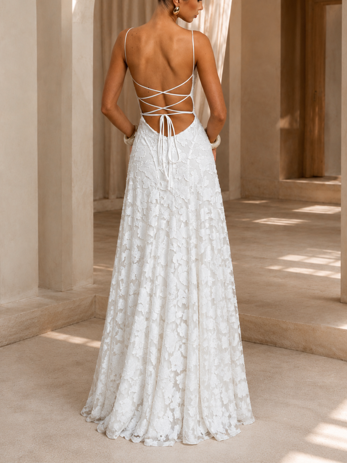 Robe longue en dentelle à encolure carrée et liens croisés au dos - Melania