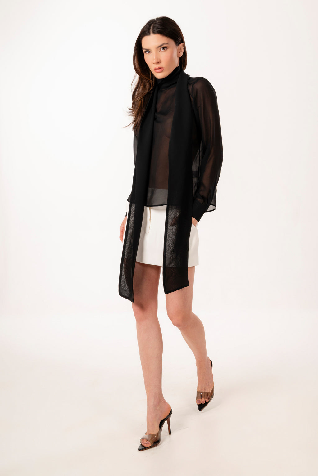 ÉXI-SIENNA SEIDENBLUSE SCHWARZ