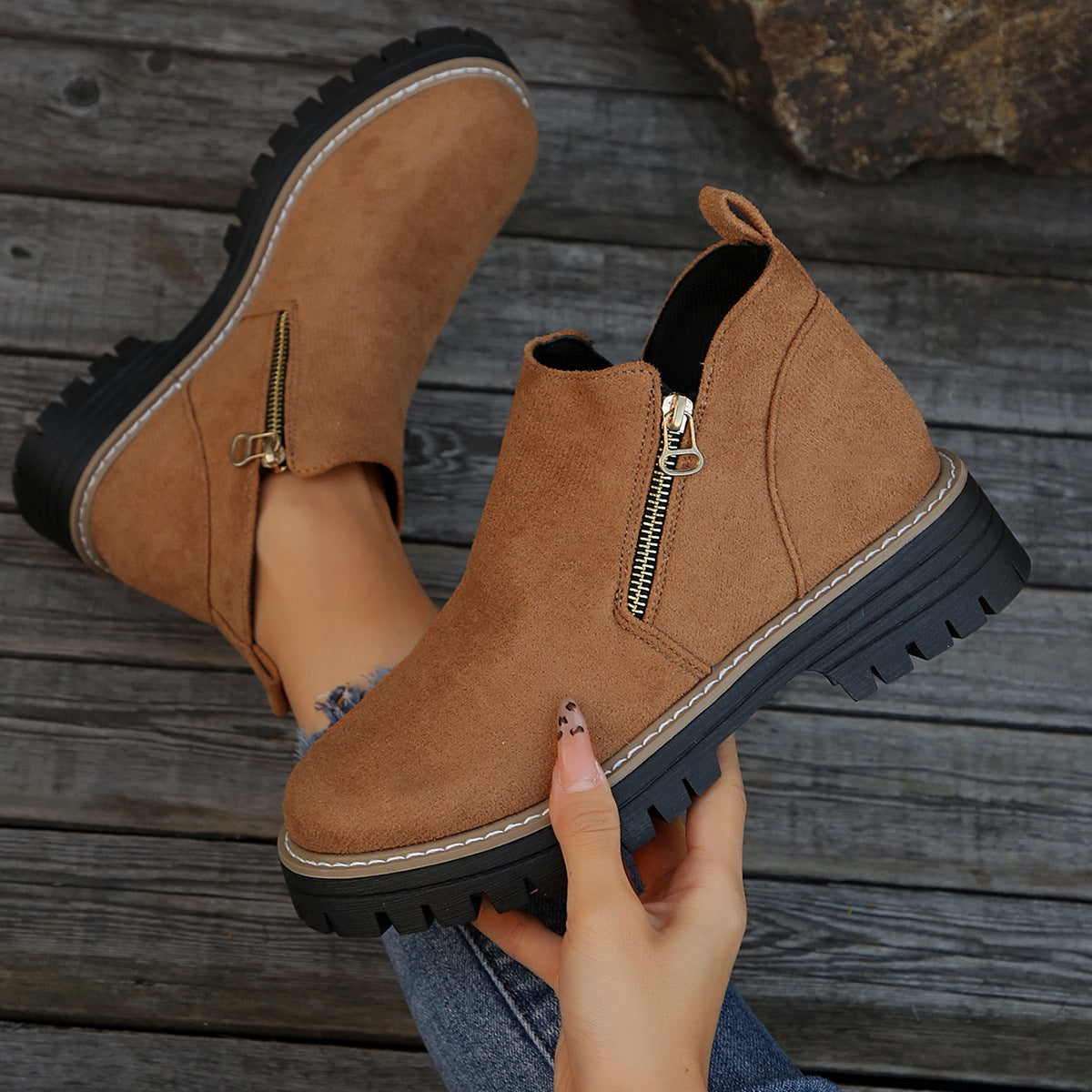 Fiorelle Damen Metro Chelsea Boots – Wildleder-Stiefeletten mit seitlichem Reißverschluss und Blockabsatz (US 5–10,5)