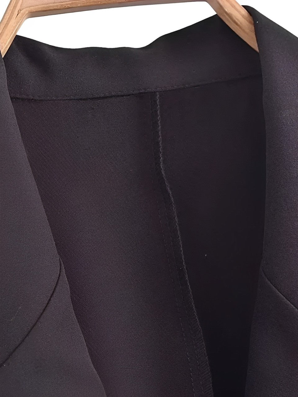 Ärmelloses, tailliertes Midikleid mit Falten und V-Ausschnitt – Simona