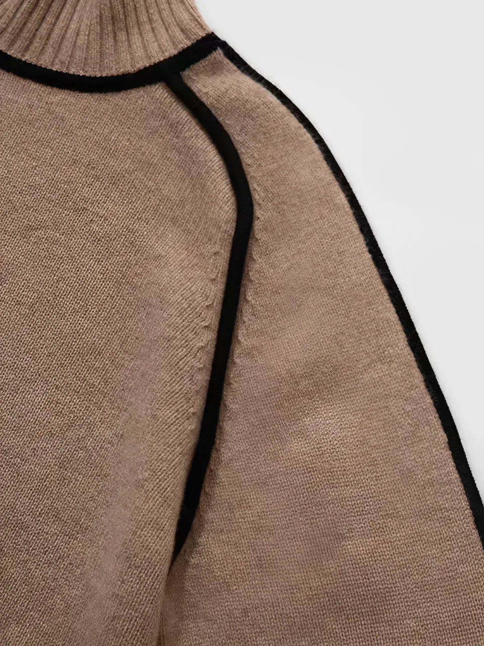 Gerippter Pullover mit Stehkragen und erhabenen 3D-Streifen - Natalie
