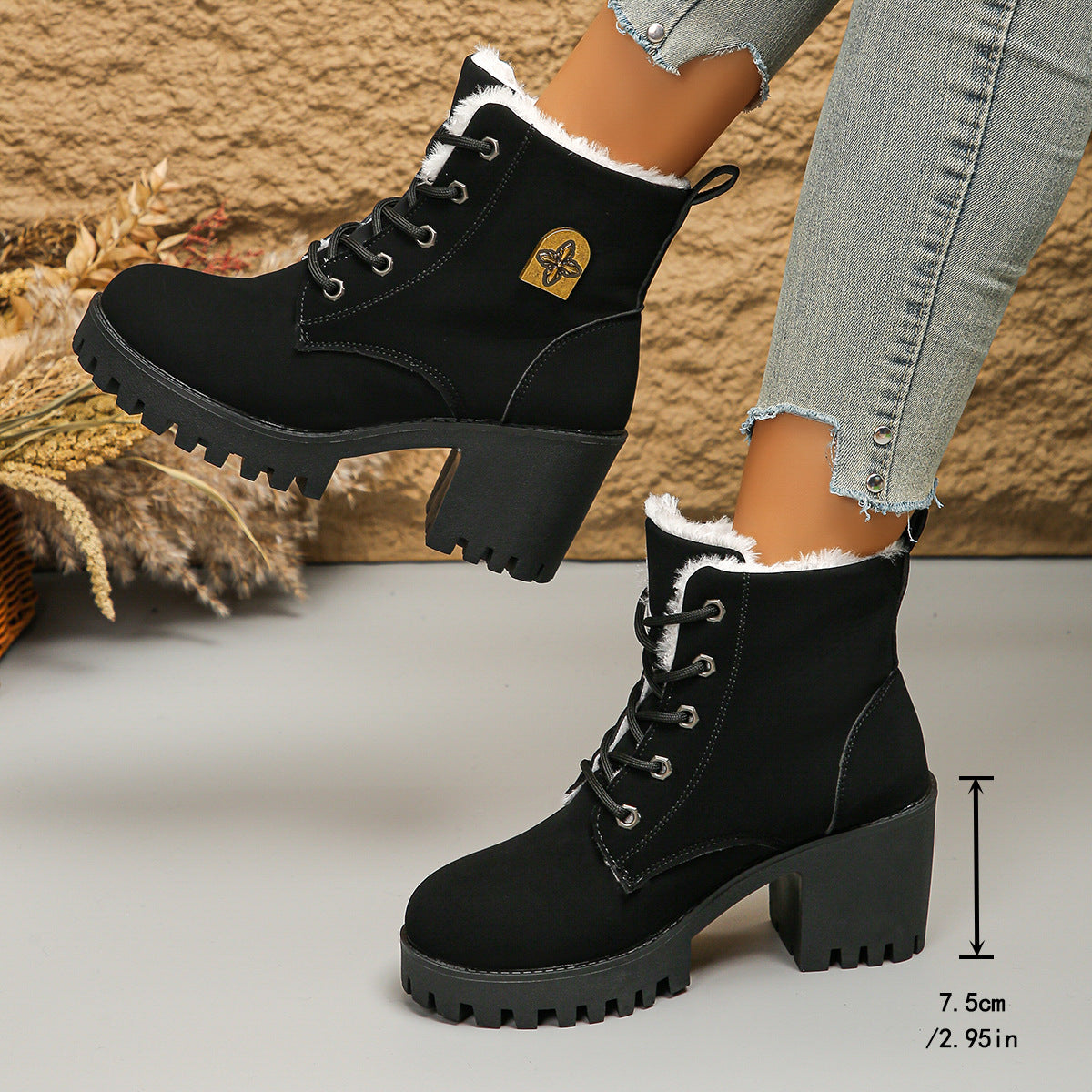 Fiorelle Damen Alpine Luxe Schnürstiefelette – Wetterfeste Stiefelette mit klobiger Sohle, mittelhohem Absatz, Kunstfellfutter und klassischem Schnürdesign (US 4-10)