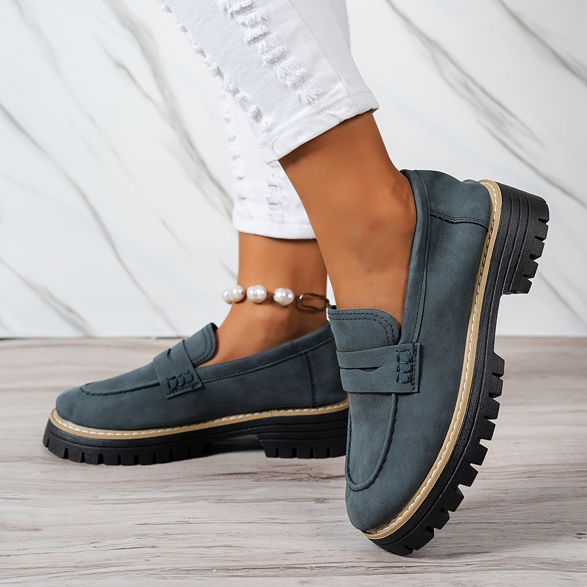 Mocassins rétro décontractés en suédine à plateforme et talon épais pour femme Fiorelle (grandes tailles)