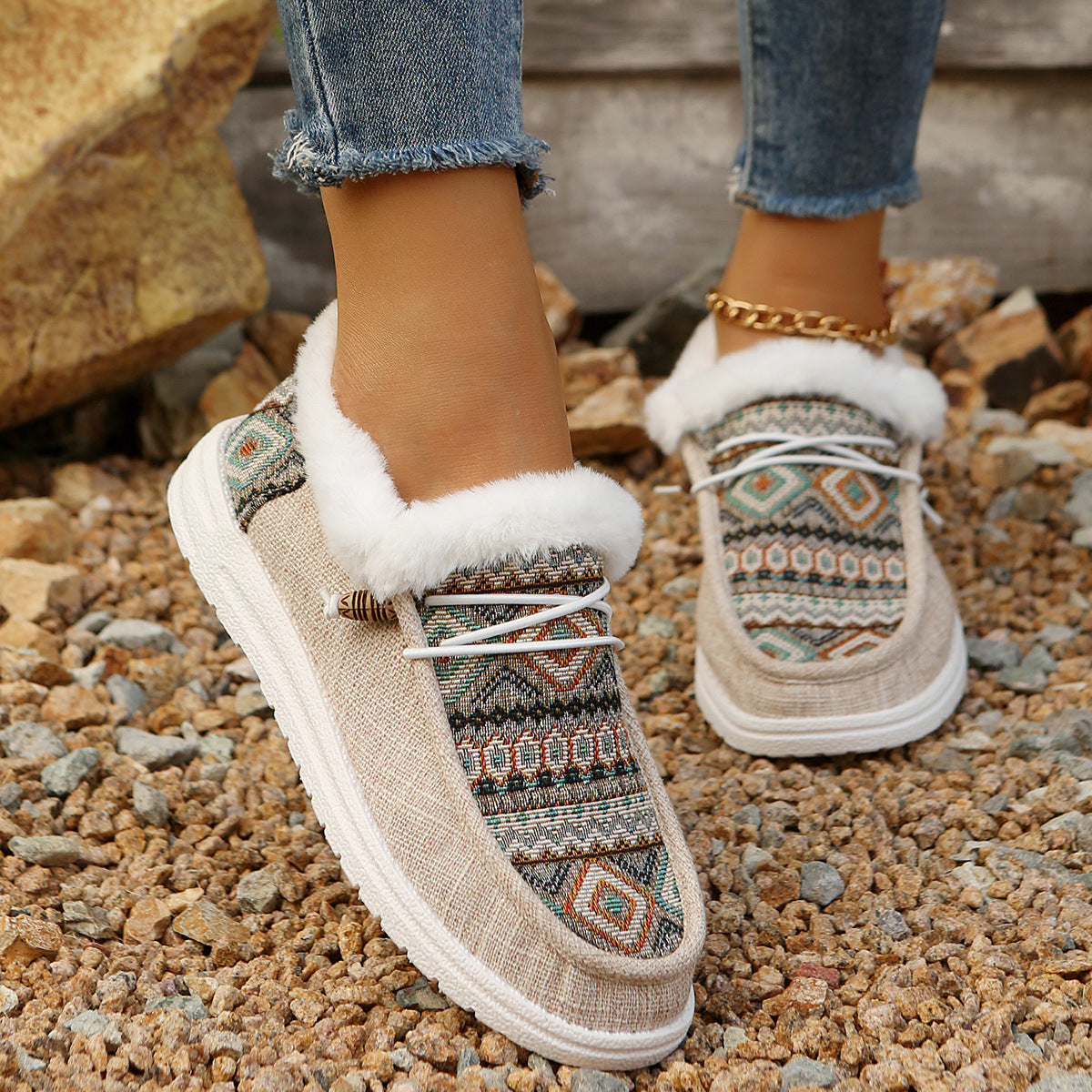 Bottes plates en peluche folklore pour femmes Fiorelle - Bottes de neige d'hiver à lacets avec imprimé ethnique et doublure en polaire confortable - US (5-10,5)