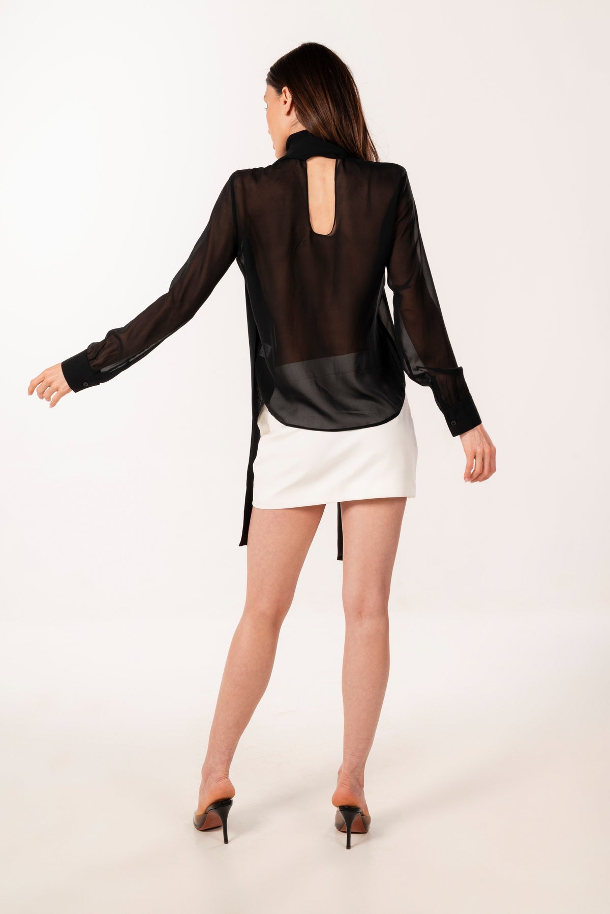 ÉXI-SIENNA SEIDENBLUSE SCHWARZ