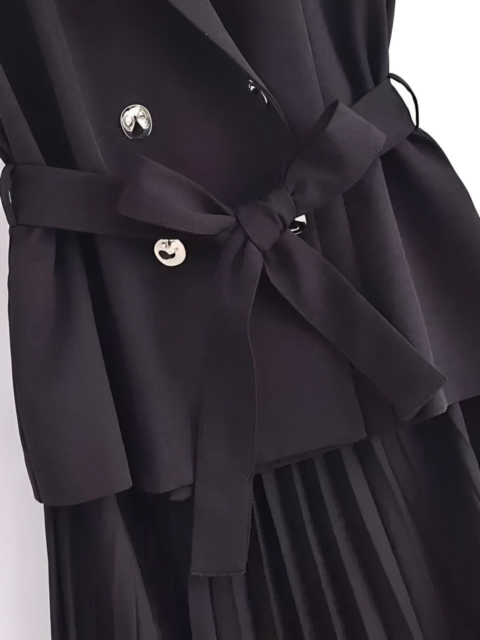 Ärmelloses, tailliertes Midikleid mit Falten und V-Ausschnitt – Simona