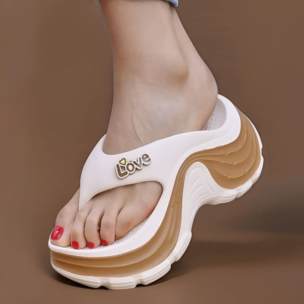 Tongs à plateforme Fiorelle Mavira Love Letter pour femmes – Sandales de plage à semelle épaisse antidérapante (US 4–8,5)