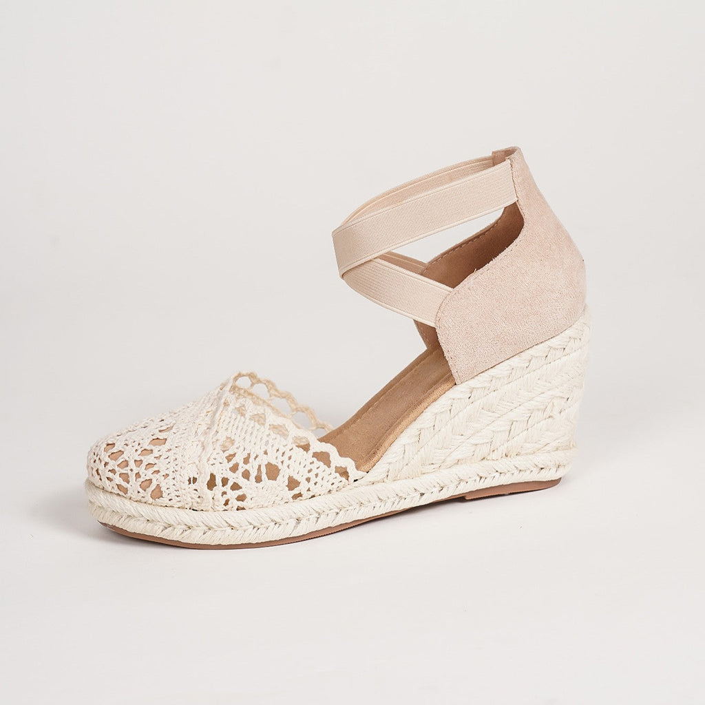 Fiorelle Damen LaceRoma Keil-Ballerinas – Keilsandaletten mit Schnürung, überkreuzten Riemen und runder Zehenpartie (US 4–10,5)