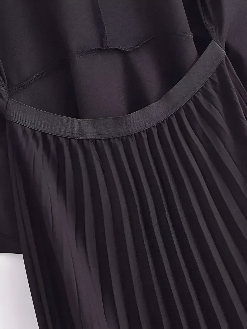 Ärmelloses, tailliertes Midikleid mit Falten und V-Ausschnitt – Simona