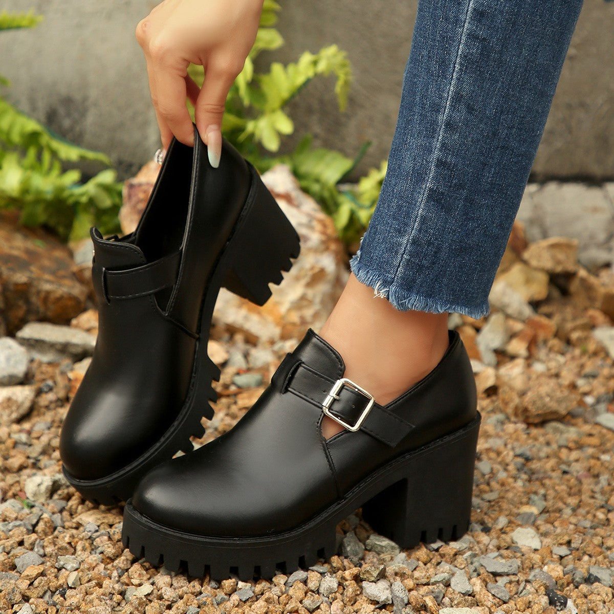 Fiorelle Damen Elevare Plateau-Pumps mit Schnalle und runder Zehenpartie – Modische Schuhe mit Blockabsatz (US 5–10)