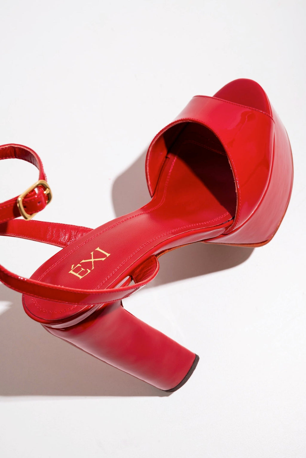 ÉXI-LUCCI PLATFORM RED