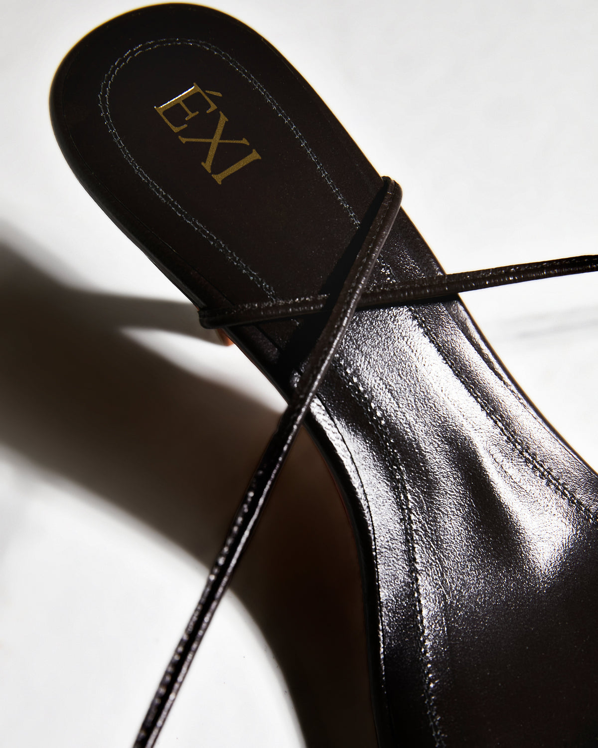 ÉXI-THALIA LACEUP COFFEE