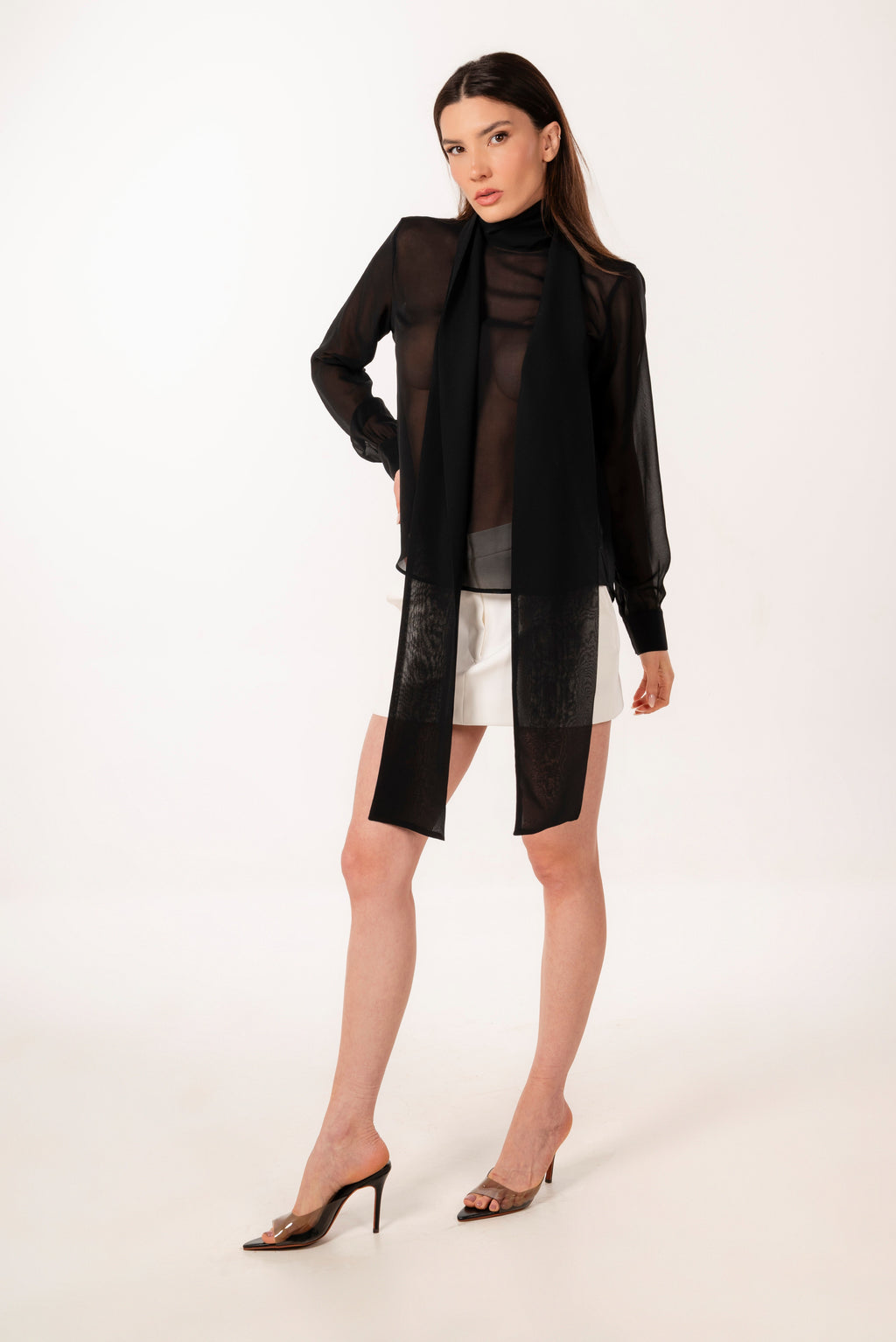 ÉXI-SIENNA SEIDENBLUSE SCHWARZ