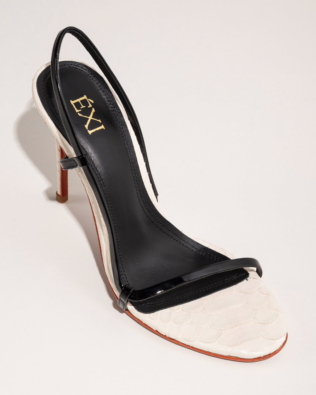 ÉXI-ADRIANA SANDAL BLACK & WHITE