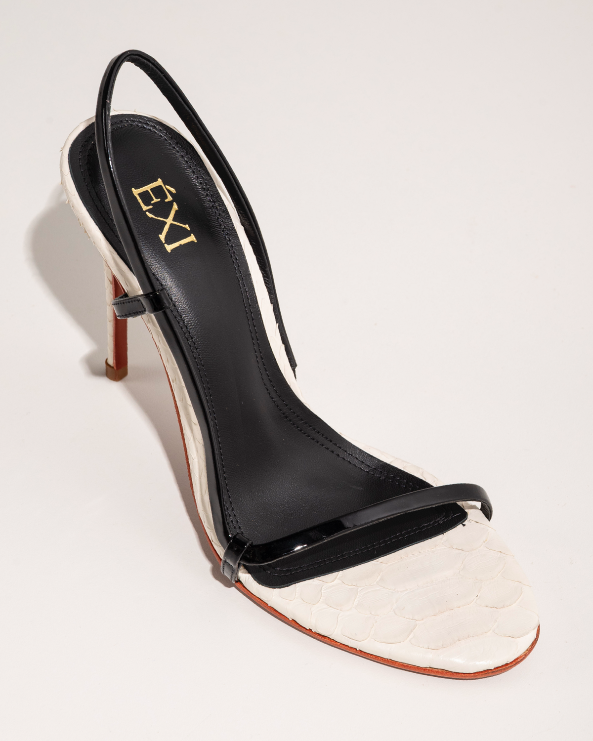 ÉXI-ADRIANA SANDAL BLACK & WHITE