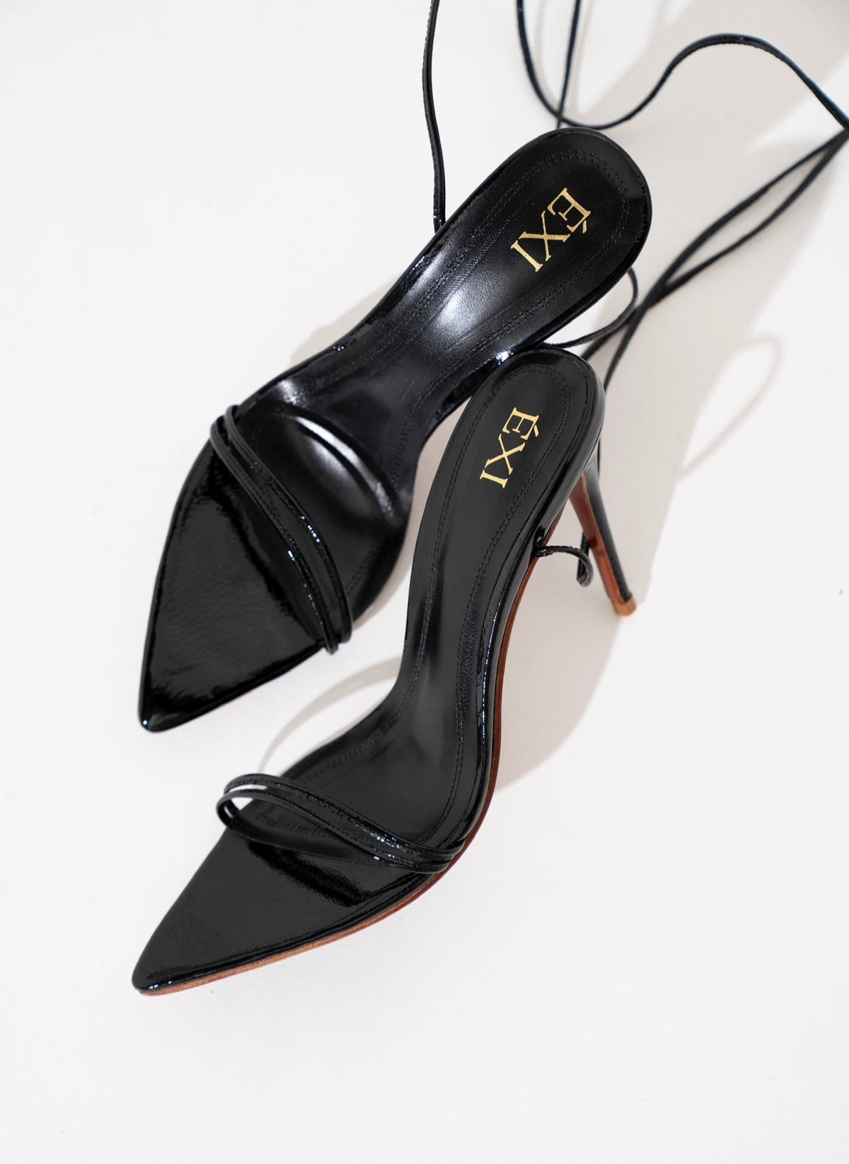 ÉXI-IVY LACETS VERNIS NOIR
