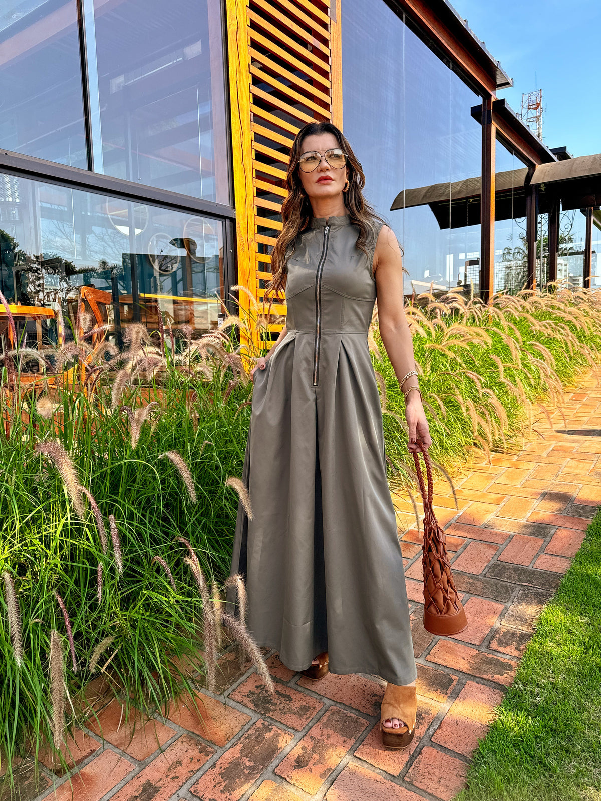 Robe longue avec fermeture éclair au buste, taille empire et poches – Liriel