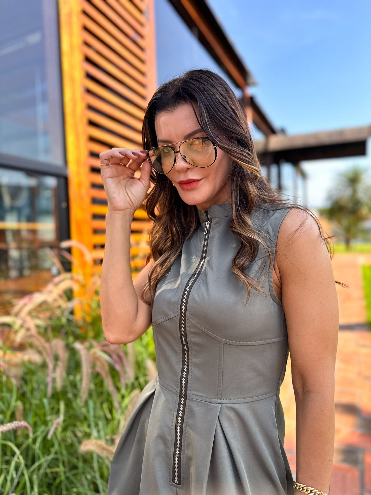 Robe longue avec fermeture éclair au buste, taille empire et poches – Liriel