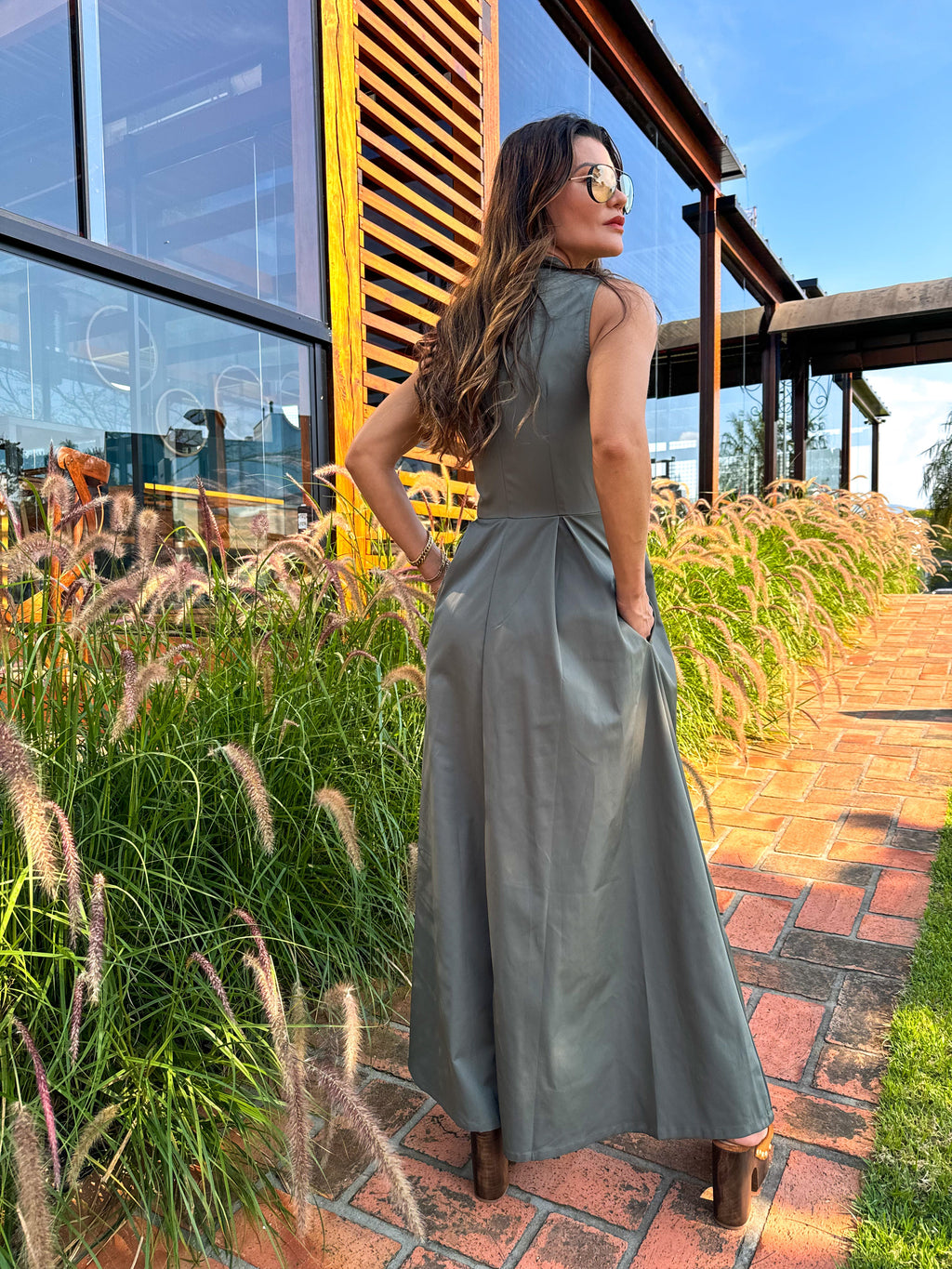 Robe longue avec fermeture éclair au buste, taille empire et poches – Liriel