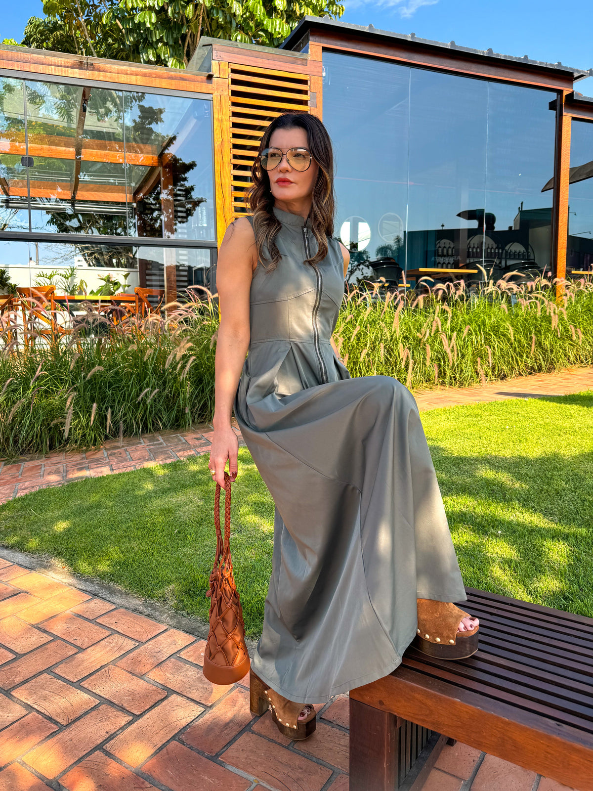 Robe longue avec fermeture éclair au buste, taille empire et poches – Liriel