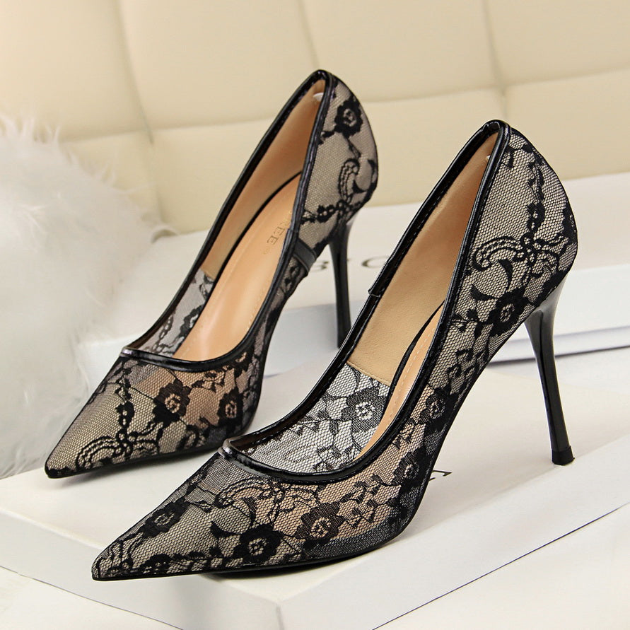 Escarpins à talons aiguilles en dentelle et résille Valeria pour femme Fiorelle – Chaussures élégantes à bout pointu et découpes (US 3,5–10,5)