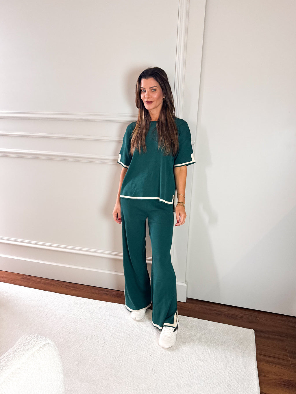 Damen-Viskose-Set mit kurzärmeligem High-Low-Oberteil und High-Waist-Hose mit Schlitzsaum - Mirtes