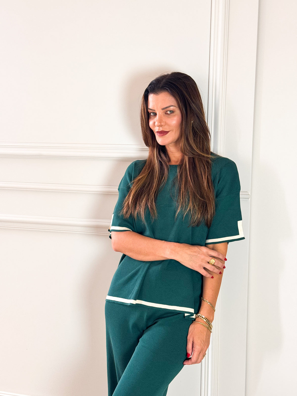 Damen-Viskose-Set mit kurzärmeligem High-Low-Oberteil und High-Waist-Hose mit Schlitzsaum - Mirtes