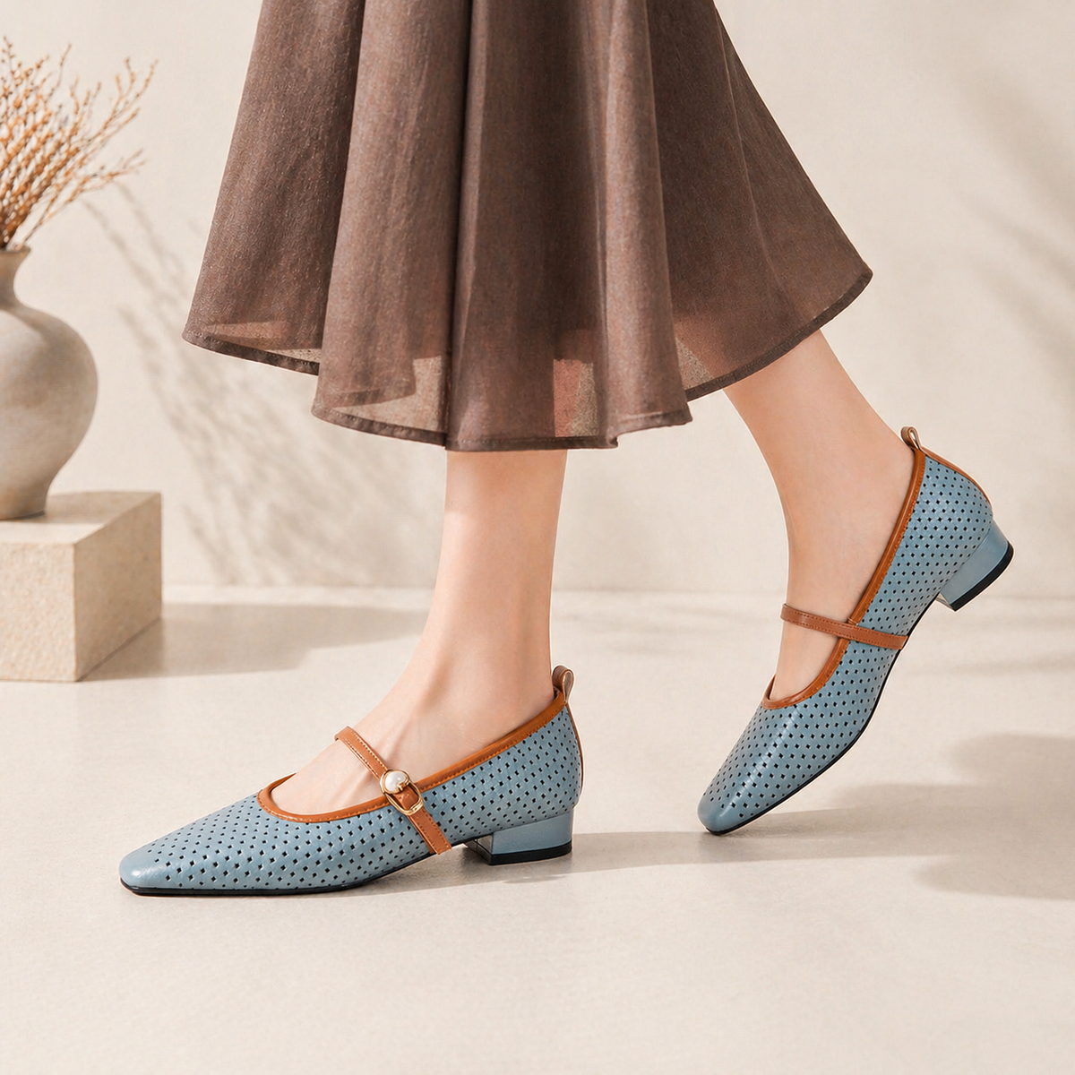 Elaine Leder-Spangenpumps