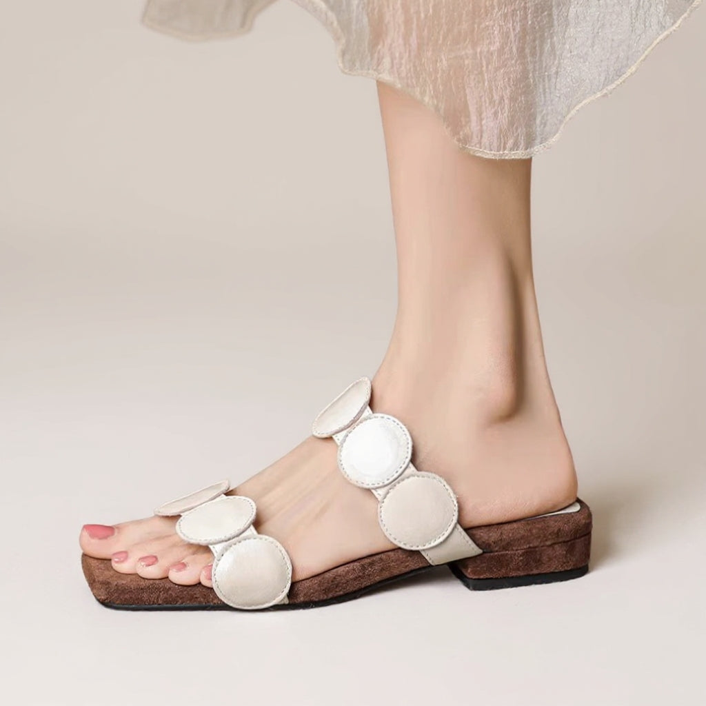 Capri-Sandalen mit Scheibenbesatz