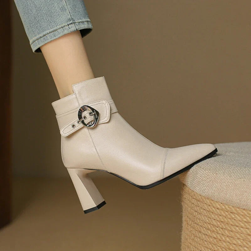 Ember Stiefelette mit Schnalle