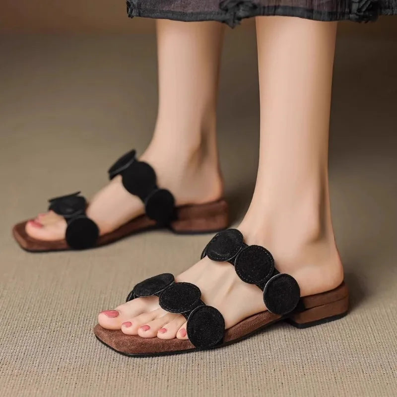 Capri-Sandalen mit Scheibenbesatz