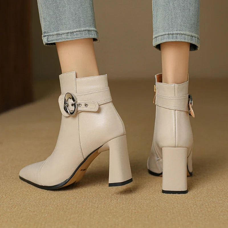 Ember Stiefelette mit Schnalle