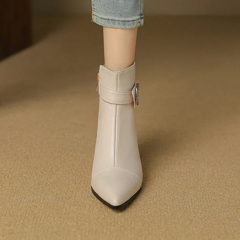 Ember Stiefelette mit Schnalle