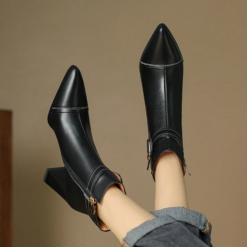 Ember Stiefelette mit Schnalle
