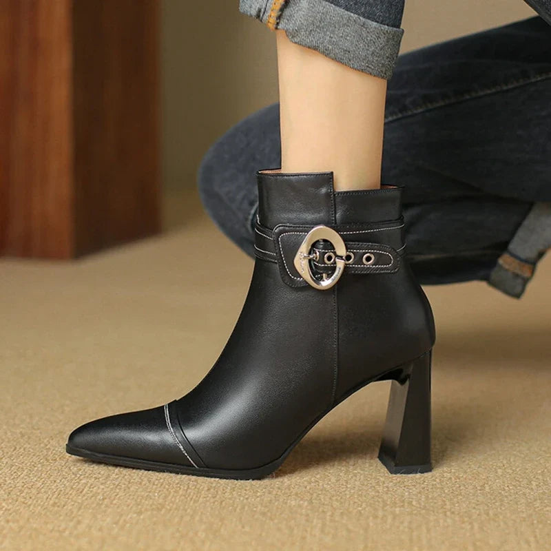 Ember Stiefelette mit Schnalle
